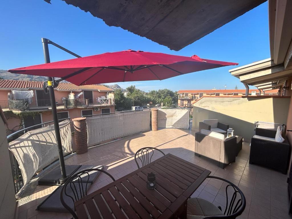Nina Apartament Giardini Naxos Con Posto Auto Εξωτερικό φωτογραφία