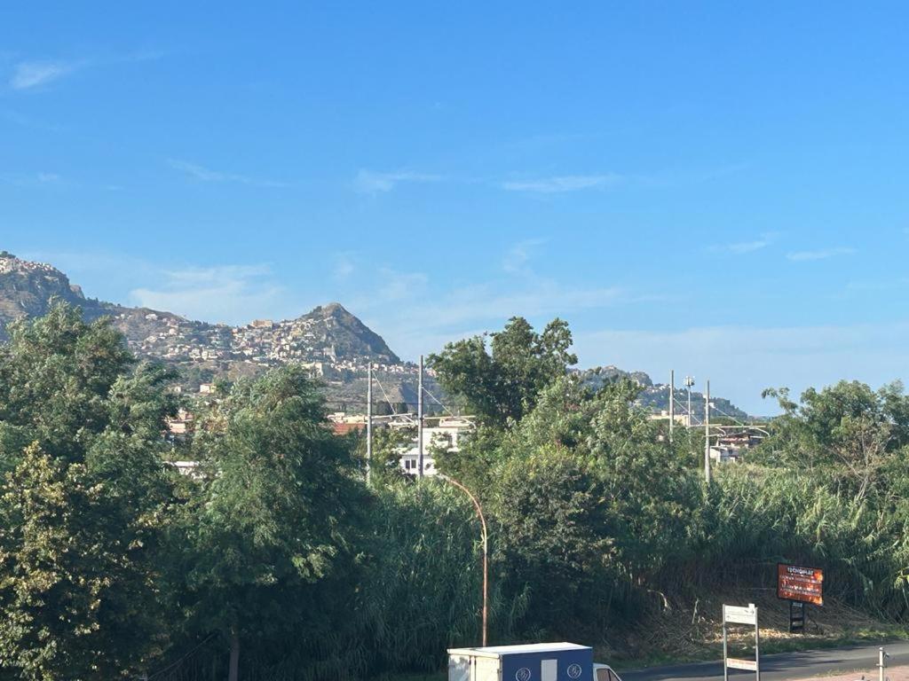 Nina Apartament Giardini Naxos Con Posto Auto Εξωτερικό φωτογραφία