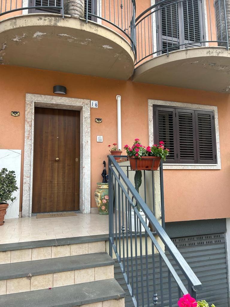 Nina Apartament Giardini Naxos Con Posto Auto Εξωτερικό φωτογραφία